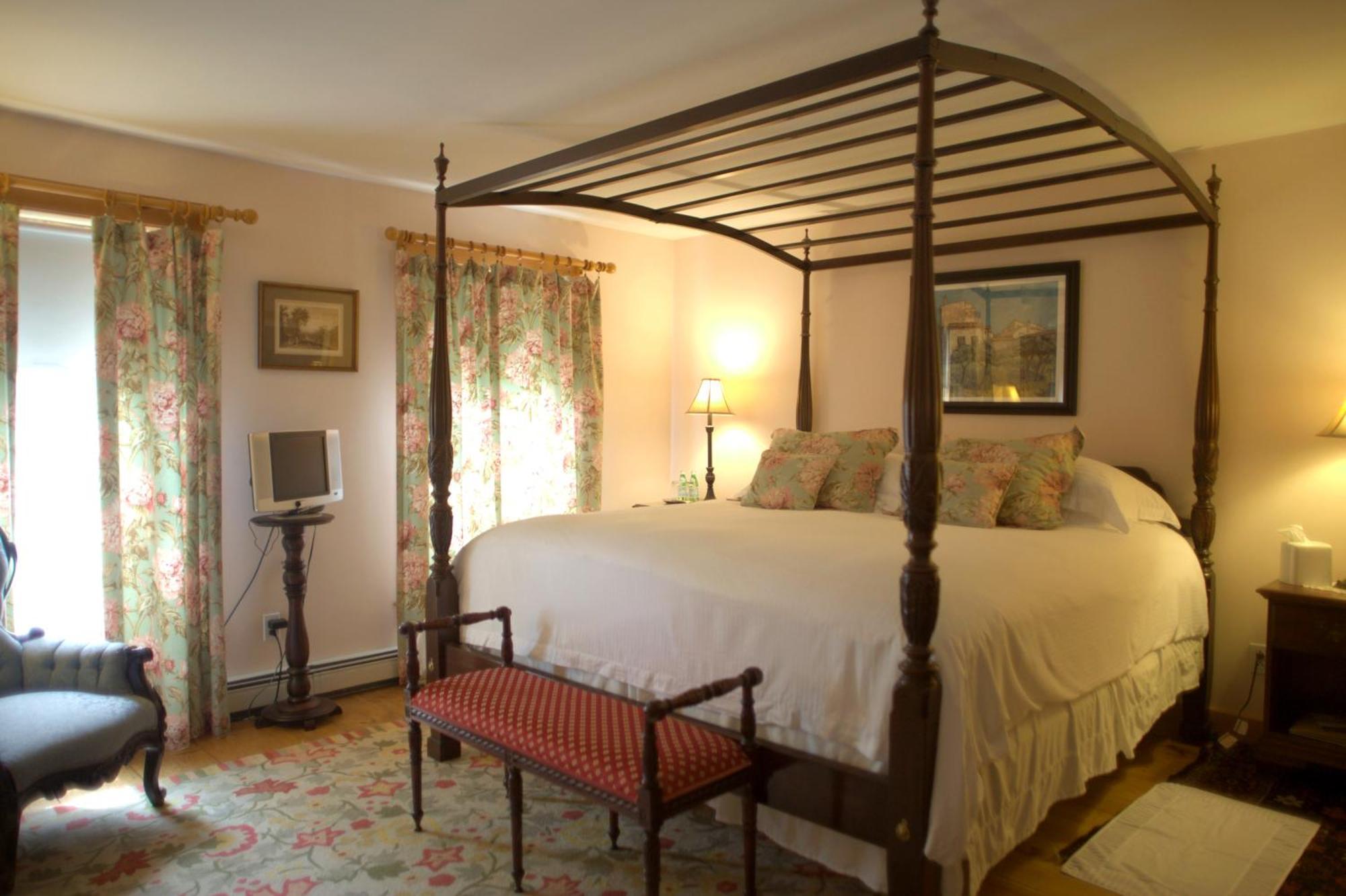 Highland Lake Inn Andover Екстер'єр фото